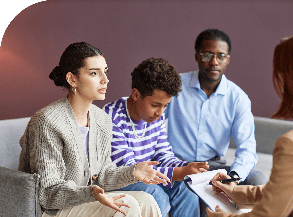 Family meeting with therapist for guidance